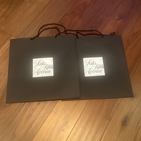 Set of Saks Fifth Avenue box and bags - Picture 4 of 7